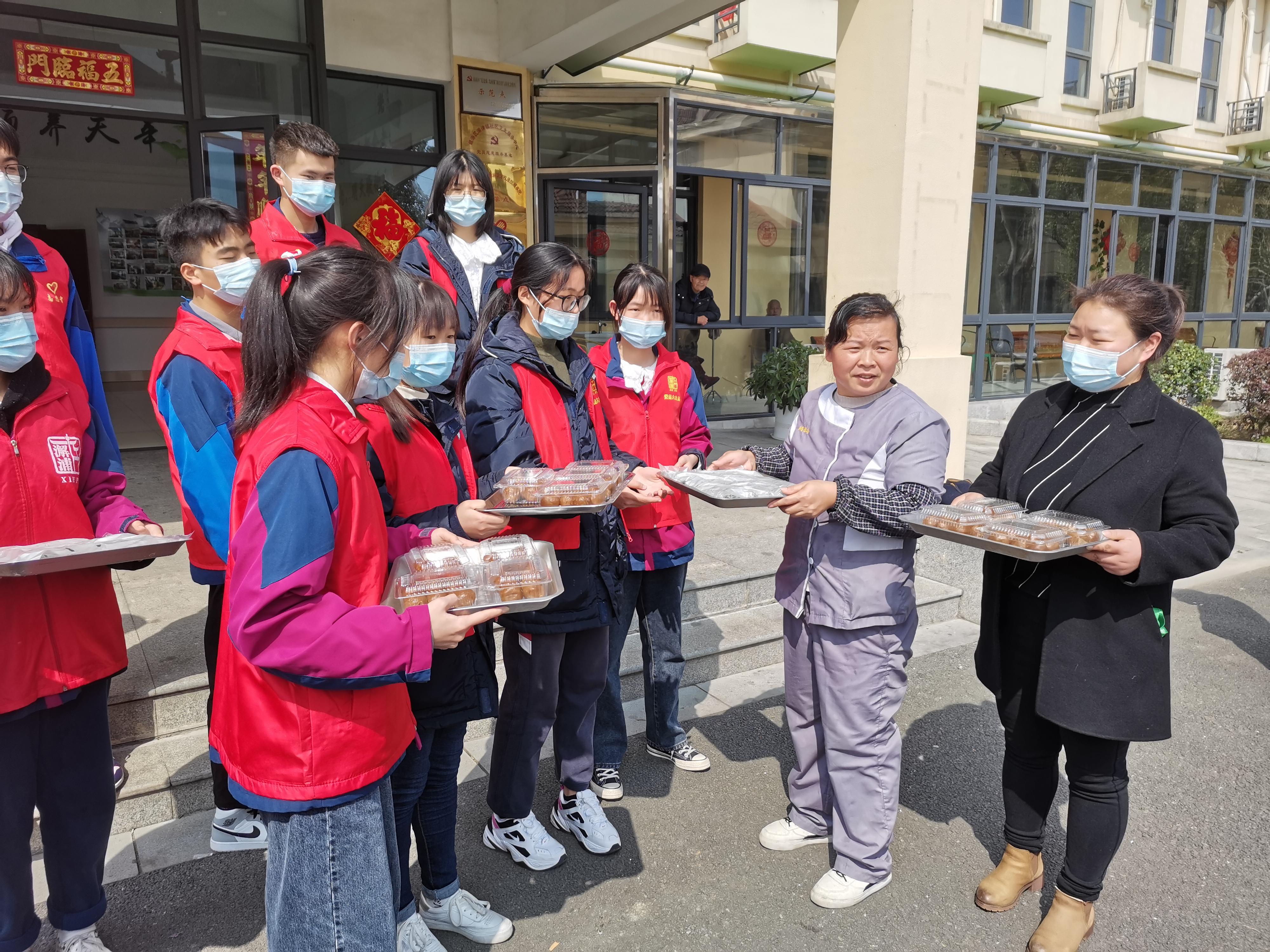 镇海区澥浦成人学校开展包青团献爱心活动